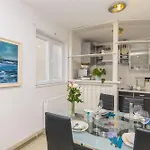 Irena شقة